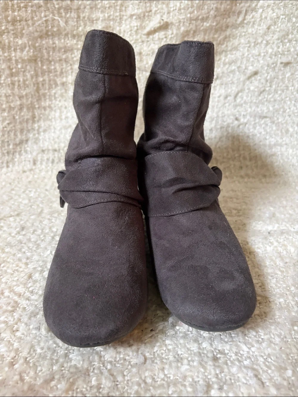 🎀 REPORT WOMENS SIZE 8 GRAY SUEDED BOOTIES